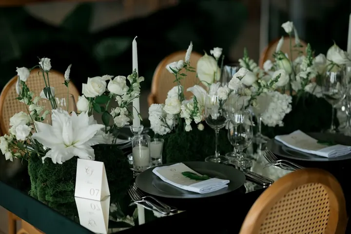 Candlelit anniversary table with white flowers